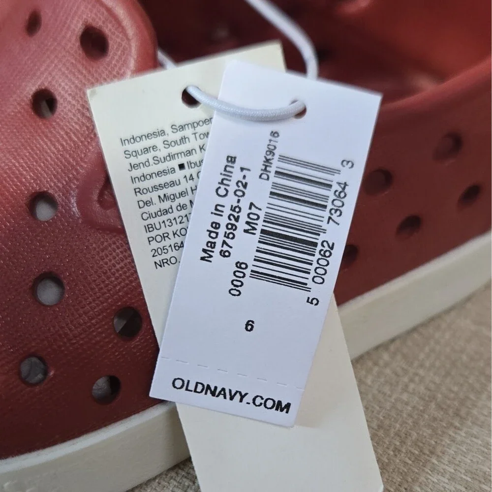 Old Navy Unisex Kids Red/White Slip-On Casual Shoes US 6 Low Top Round Toe